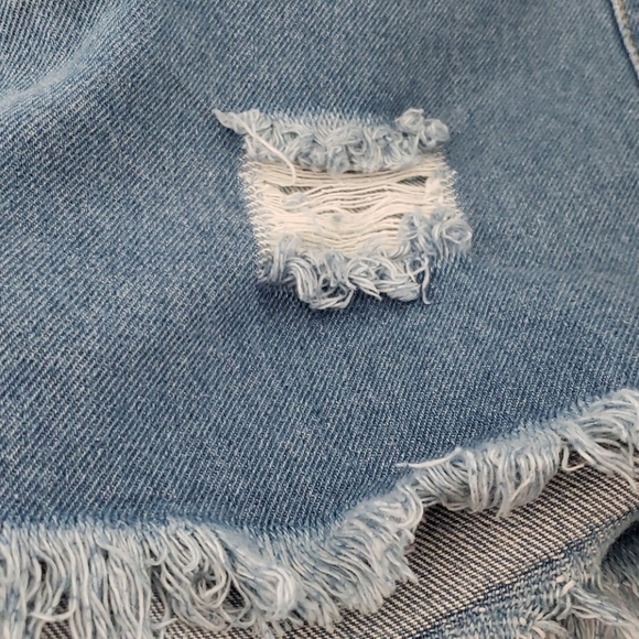 FIVE BELOW Cut-off Distressed Jean Shorts SZ M Jr - Picture 8 of 8